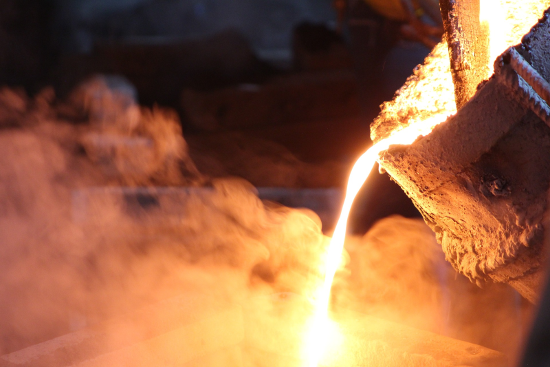 Propeller casting with molten metal